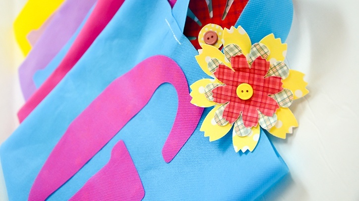 monogrammed-birthday-bags-flower-details.jpg