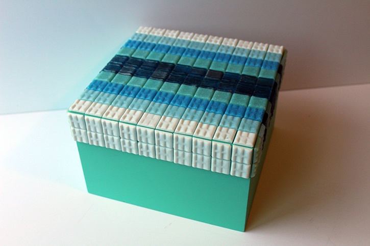 mosaic-storage-box-made-with-glue-dots.jpg
