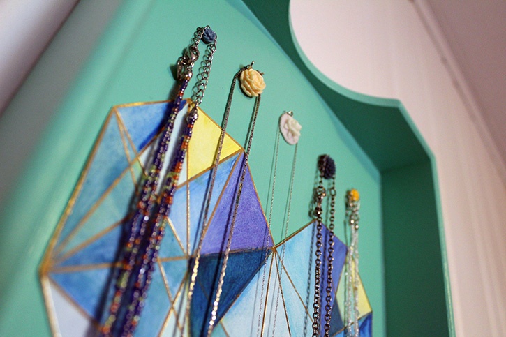 diy-upcycled-tray-jewelry-storage-project-close-up-details.jpg