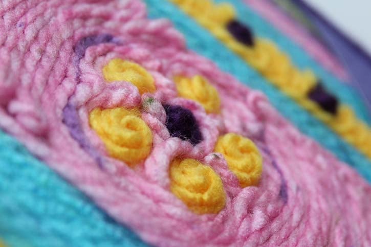 easter-egg-yarn-kids-craft-design-detail.jpg