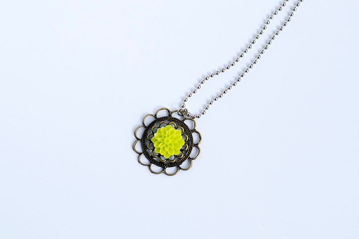 glue-dots-cabochon-necklace-complete.jpg