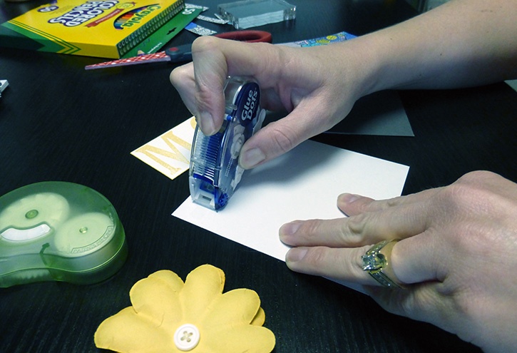 glue-dots-colored-mothers-day-card-gluetape.jpg