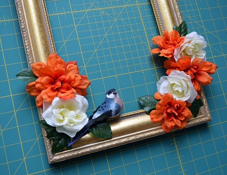 front-door-decor-diy-flower-bird-frame-close-up.jpg