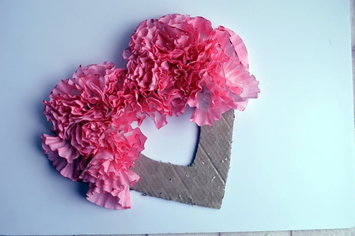 valentines-day-coffee-filter-wreath-assembly.jpg