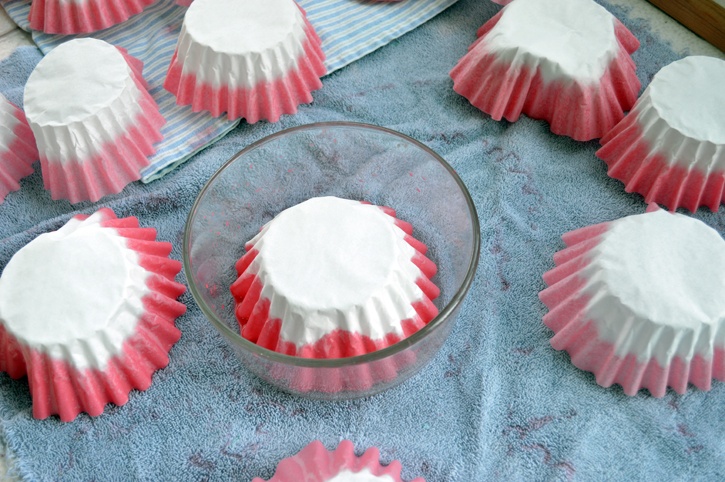 valentines-day-coffee-filter-wreath-step1.jpg