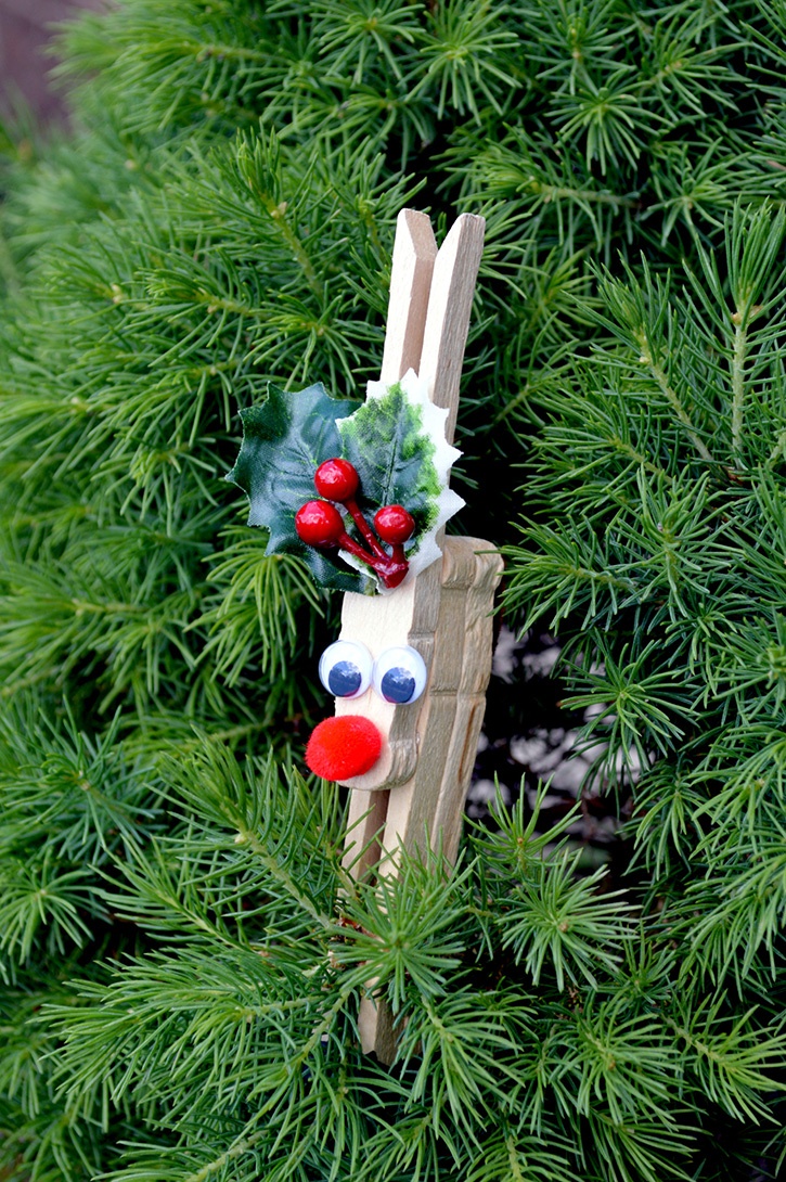 glue-dots-reindeer-clothespin-ornament-by-dawn-barrett.jpg
