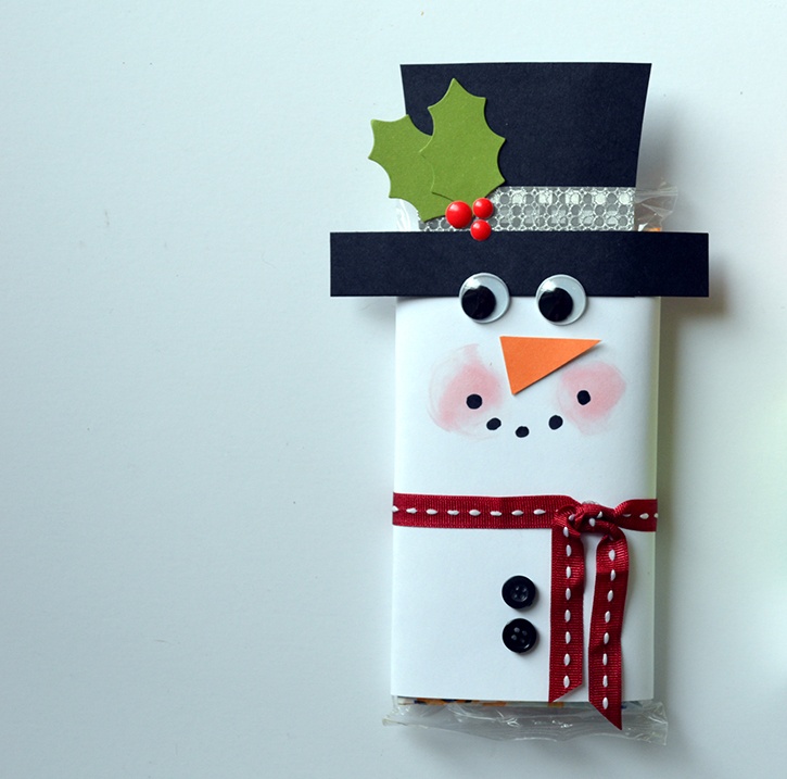 glue-dots-snowman-popcorn-sleeve-made-by-dawn-mercedes.jpg