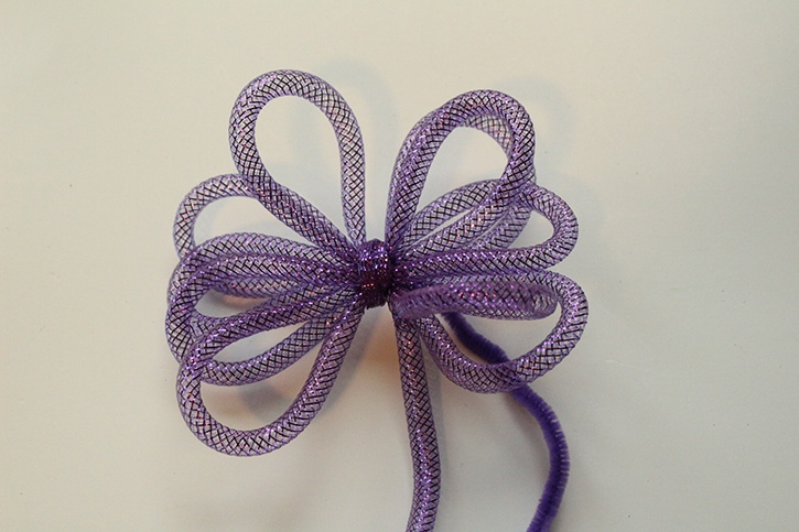 glue-dots-halloween-spider-decoration-mesh-tubing-bow-complete.jpg