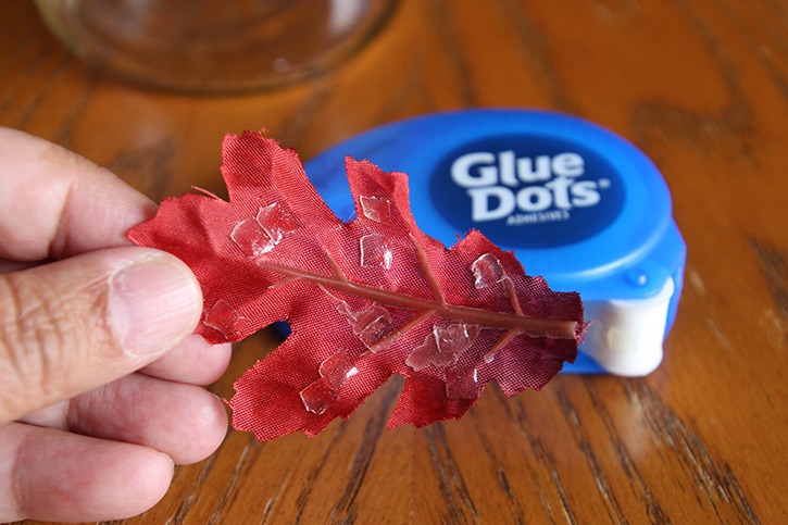 glue-dots-thanksgiving-thankful-jar-glue-squares-on-leaf.jpg