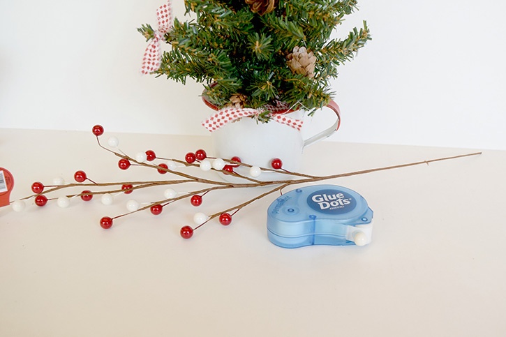 Glue-Dots-Country-Christmas-Tree-berries