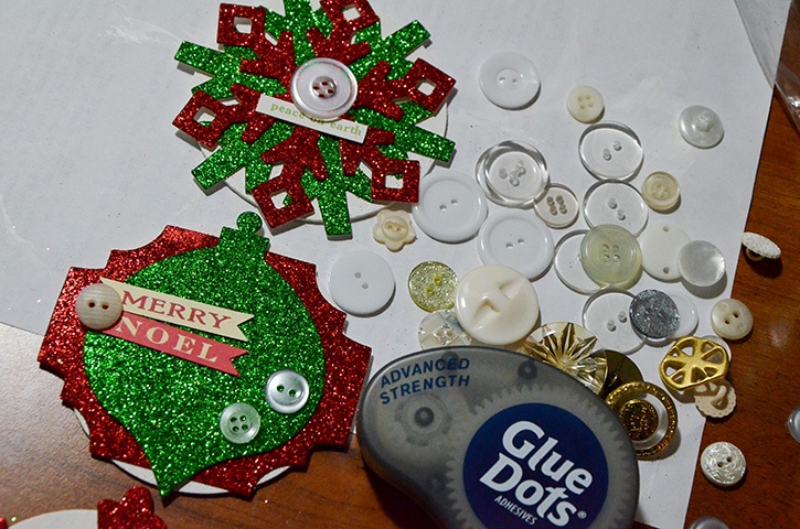 Glue-Dots-Holiday-Banner-buttons