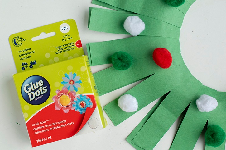 Glue-Dots-Paper-Holiday-Wreath-decorate