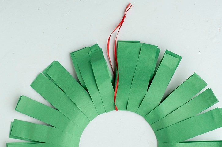 Kids Craft: Paper Holiday Wreath