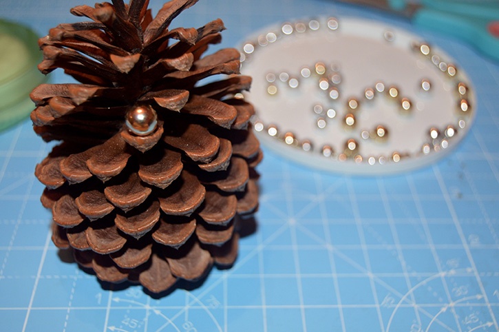 Glue-Dots-Pinecone-Ornament-bead