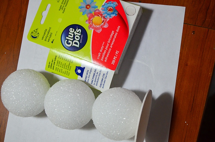 Glue-Dots-Styrofoam-Snowman-body