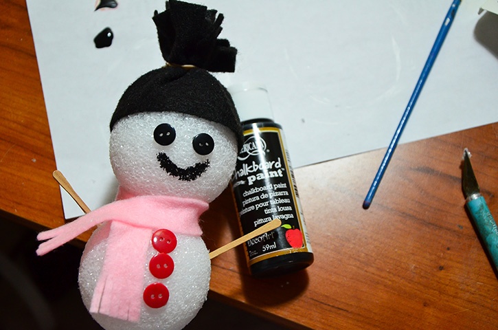Glue-Dots-Styrofoam-Snowman-face