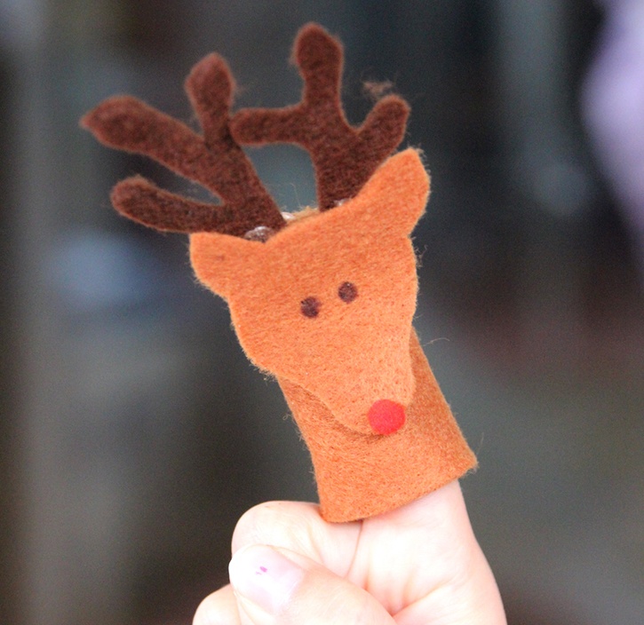 Reindeer Felt Finger Puppet made with Glue Dots.