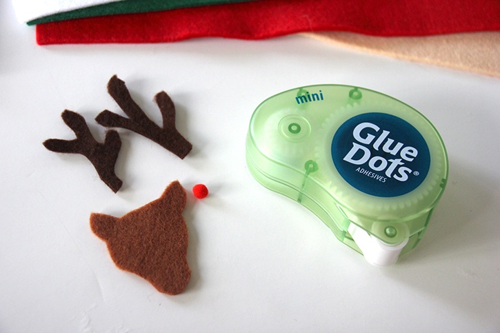 glue-dots-christmas-felt-finger-puppets-reindeer-shapes.jpg