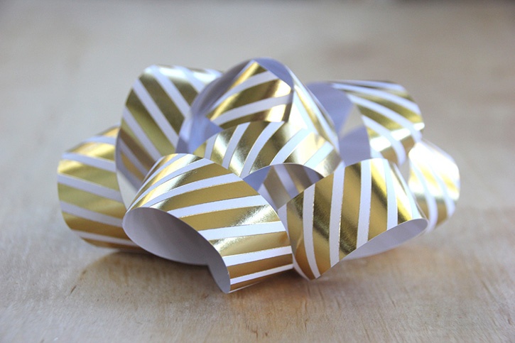 glue-dots-paper-gift-bow-side-view.jpg