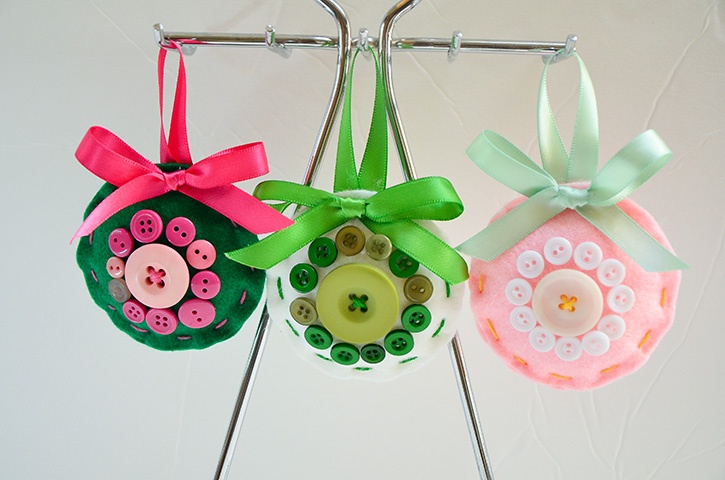 Felt Button Ornament Set