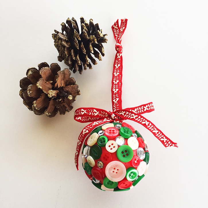 glue-dots-mini-button-ornament-made-by-tammy-santana.jpg
