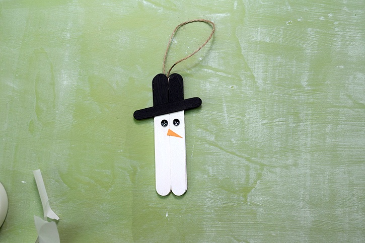 mini-snowman-ornament-adding-eyes-nose-micro-dots.jpg