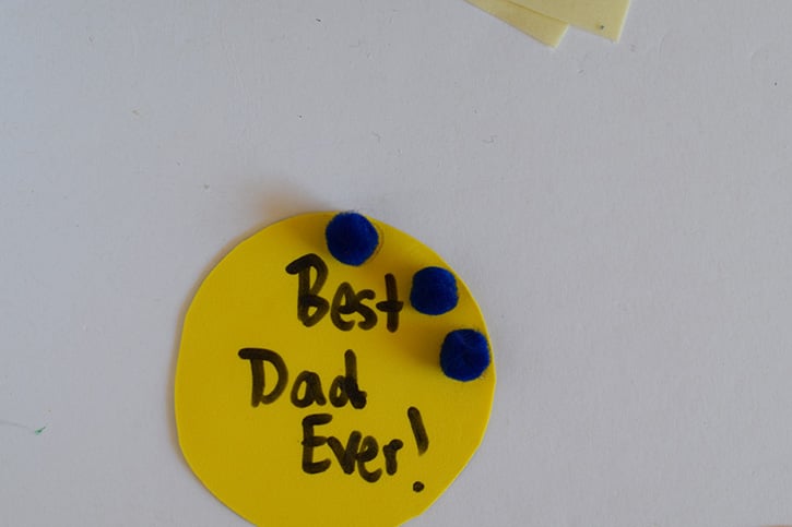 Glue-Dots-Fathers-Day-Award-pompom