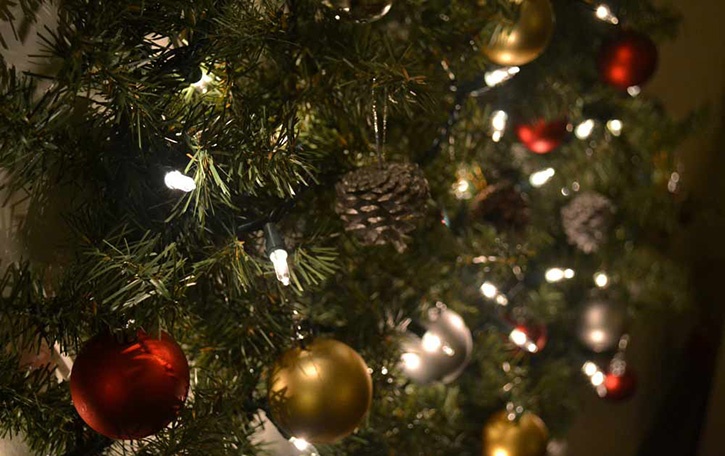 Flexible Hang Tab Christmas Tree for Small Spaces