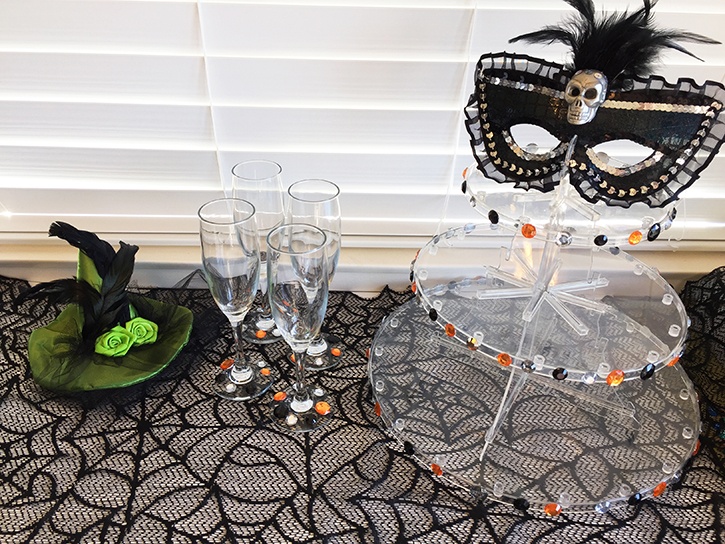 glue-dots-halloween-party-decoration-ideas.jpg