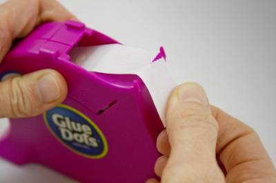 How To Use Glue Dots® Desktop Dispenser 